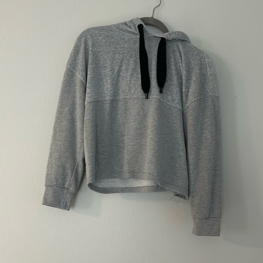 Grey cropped sweatshirt